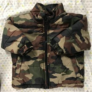 Puffy jacket with detachable hoodie